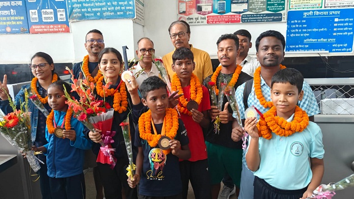 Jharkhand's mini fencing team hoisted the flag in Nashik