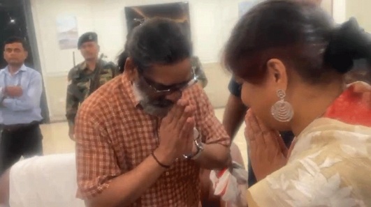 shefali-gupta-meets-cm-hemant-soren-on-shibu-soren