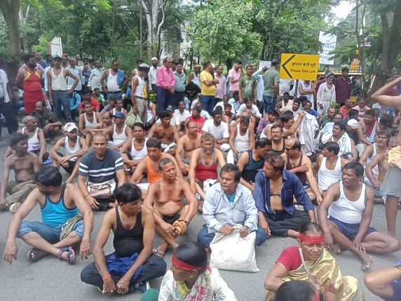 hec-workers-half-naked-protest-cisf-clash-2025