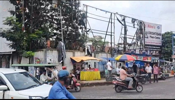 Municipal corporation takes big action against illegal hoardings in Jamshedpur, more than 50 removed