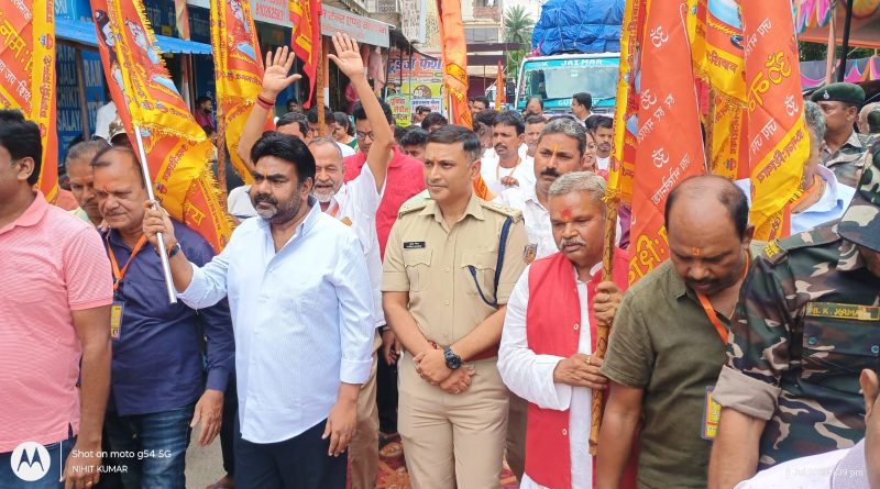 Latehar A group of volunteers left for Deoghar to serve the Kanwarias