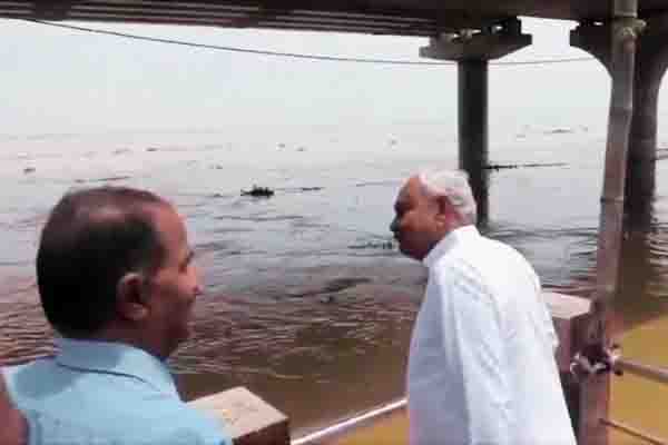 cm-nitish-kumar-inspects-ganga-ghats-patna-flood-alert