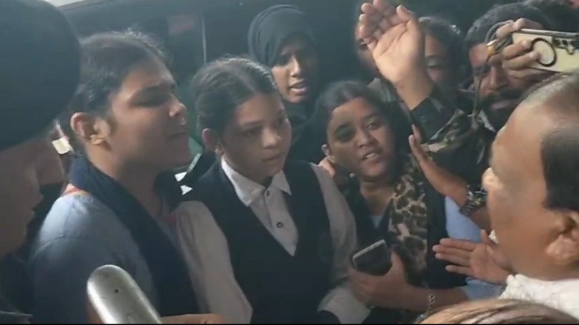 Students surrounded Education Minister Ramdas Soren, angry over closure of studies
